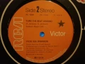 Capa da música Vickie Sue Robinson. Turn The Beat Around, de elvingtonred
