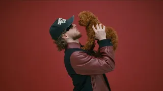 Capa da música Lovin On Me, de Jack Harlow