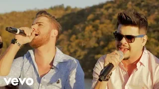 Capa da música Vivendo Aqui No Mato, de Trio Parada Dura